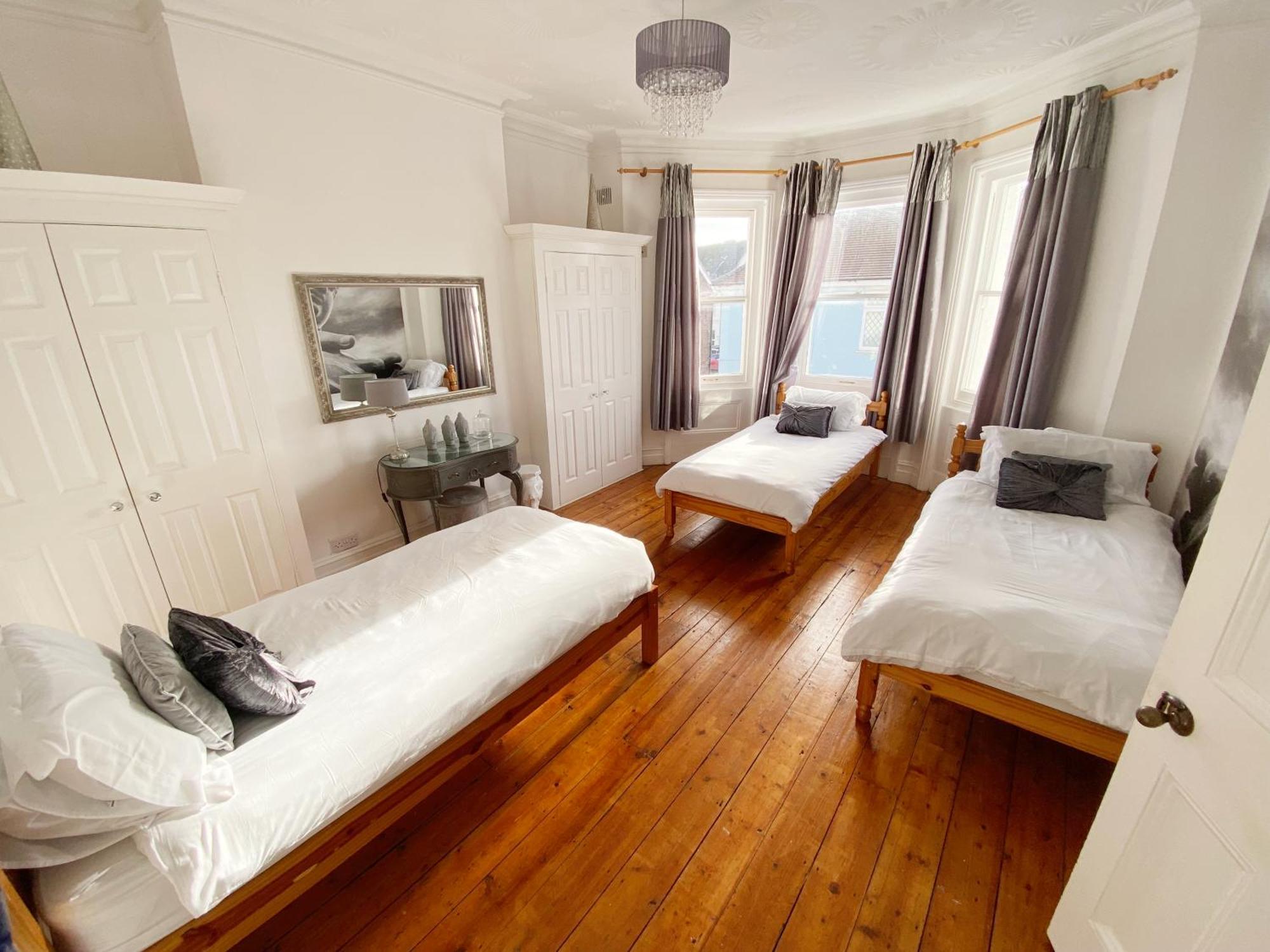 בורנמות' The Table House Close To Town & Beach Free Parking מראה חיצוני תמונה